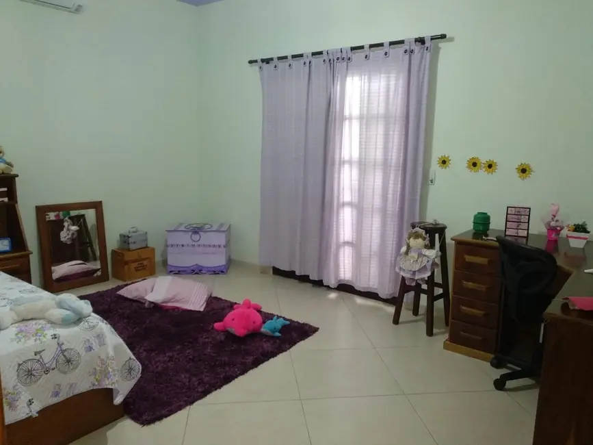 Sobrado com 3 quartos à venda, 308m2 em Tremembe - SP - imagem 9 Foto 9 de Sobrado com 3 quartos à venda, 308m2 em Tremembe - SP