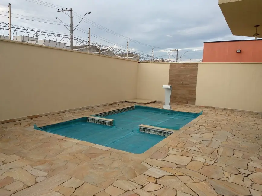 Sobrado com 3 quartos à venda, 308m2 em Tremembe - SP - imagem 2 Foto 2 de Sobrado com 3 quartos à venda, 308m2 em Tremembe - SP