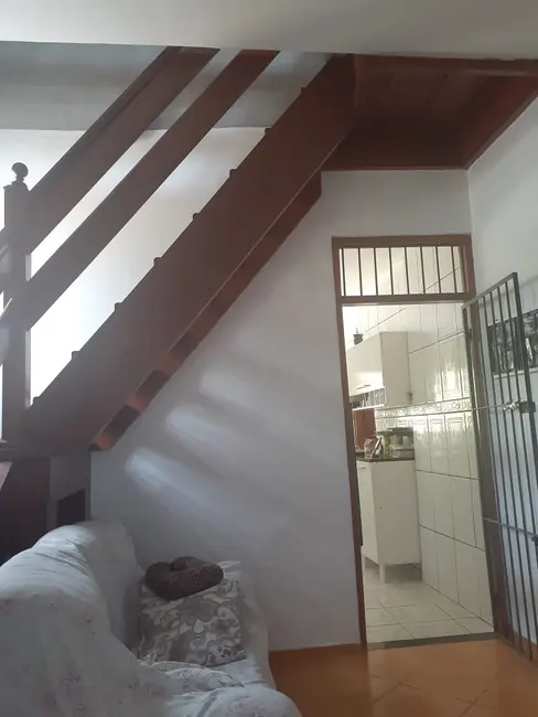 Foto 3 de Sobrado com 3 quartos à venda, 140m2 em Conjunto Residencial Araretama, Pindamonhangaba - SP