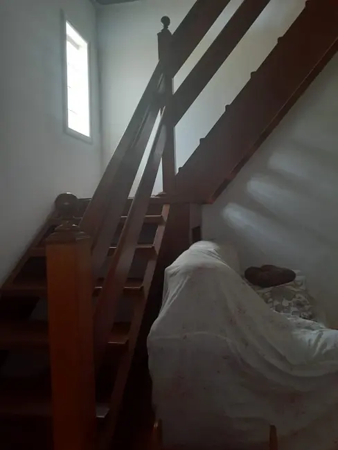 Foto 2 de Sobrado com 3 quartos à venda, 140m2 em Conjunto Residencial Araretama, Pindamonhangaba - SP