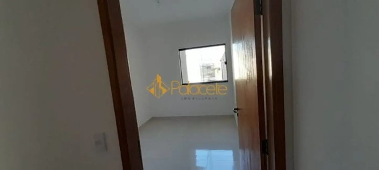 Foto 9 de Casa de Condomínio com 2 quartos à venda, 75m2 em Areão, Taubate - SP