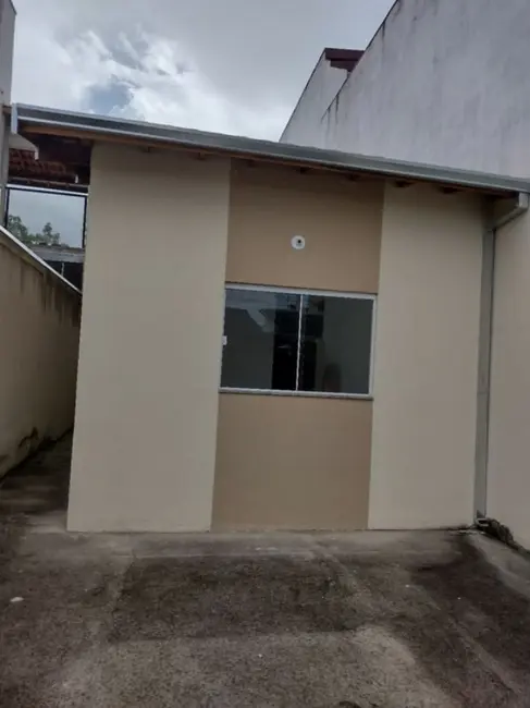 Foto 2 de Casa com 2 quartos à venda, 74m2 em Conjunto Residencial Araretama, Pindamonhangaba - SP