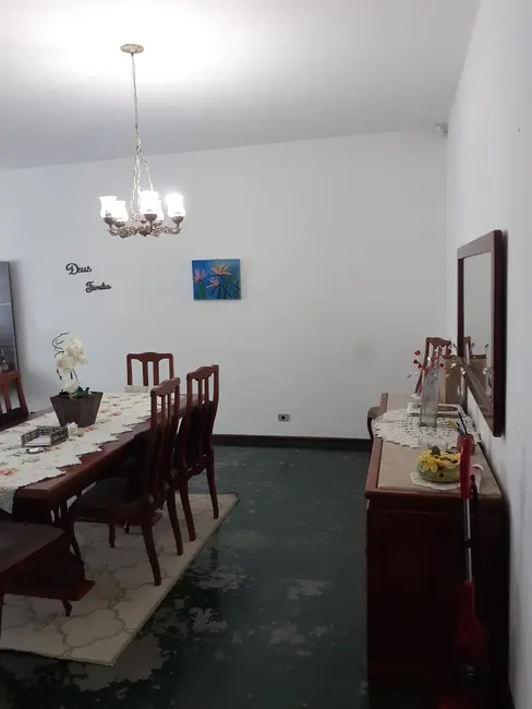 Foto 2 de Casa com 3 quartos à venda, 178m2 em Parque São Domingos, Pindamonhangaba - SP
