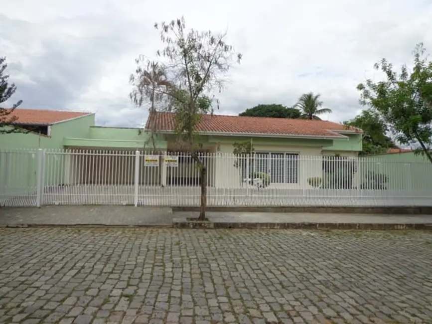 Foto 1 de Casa com 3 quartos à venda e para alugar, 400m2 em Centro, Pindamonhangaba - SP
