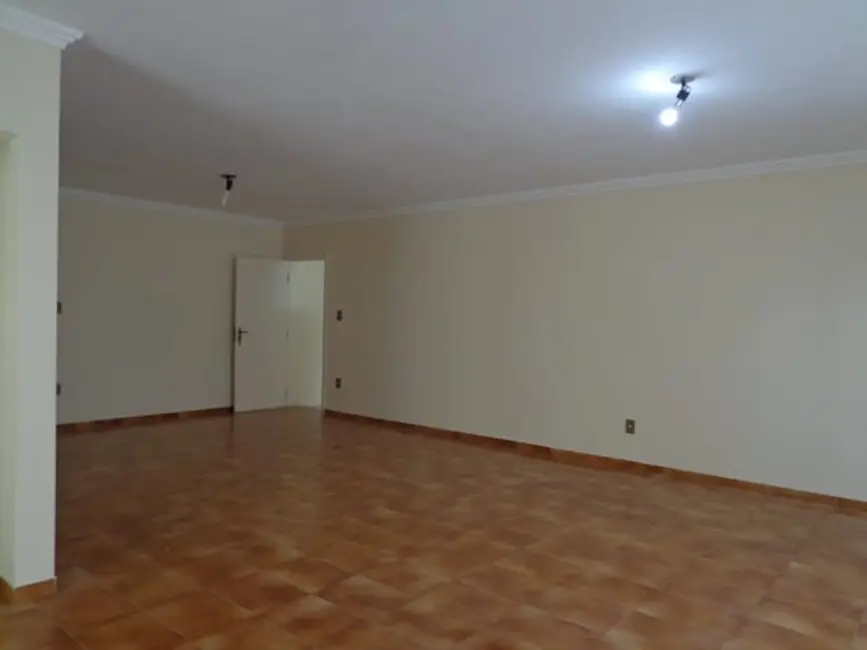 Foto 14 de Casa com 3 quartos à venda e para alugar, 400m2 em Centro, Pindamonhangaba - SP