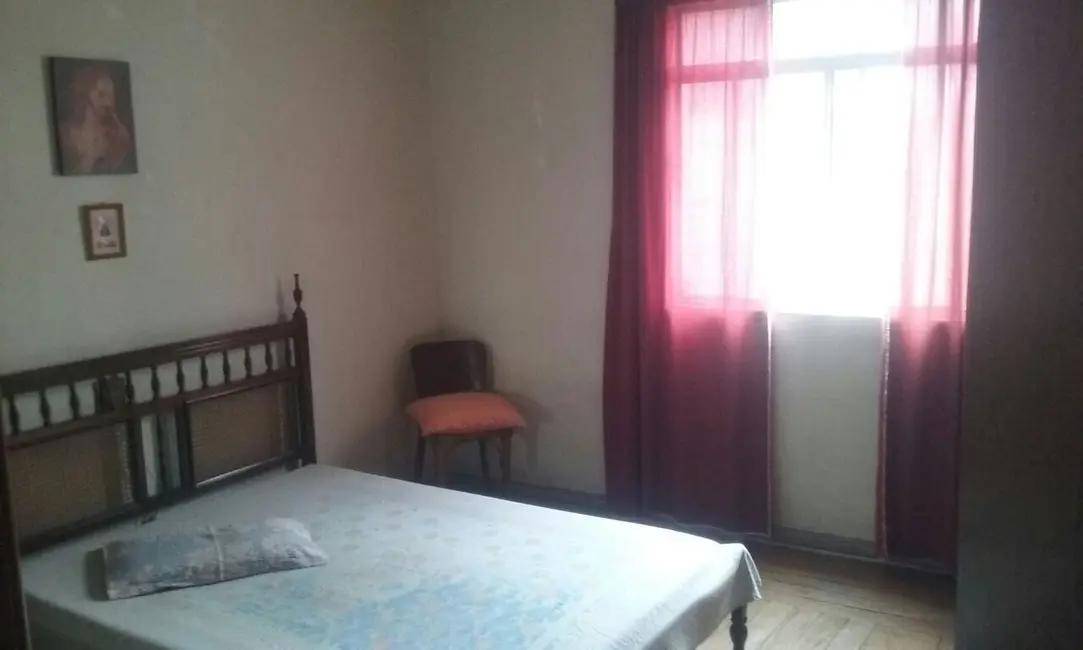 Sobrado com 4 quartos à venda em Aparecida - SP - imagem 2 Foto 2 de Sobrado com 4 quartos à venda em Aparecida - SP