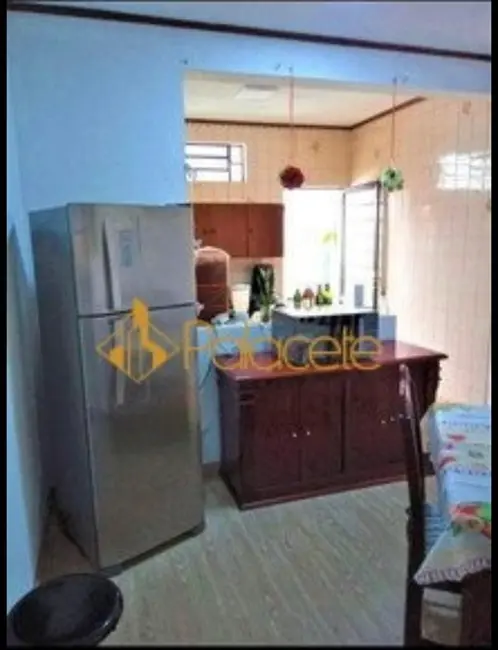 Foto 2 de Sobrado com 2 quartos à venda, 70m2 em Centro, Taubate - SP