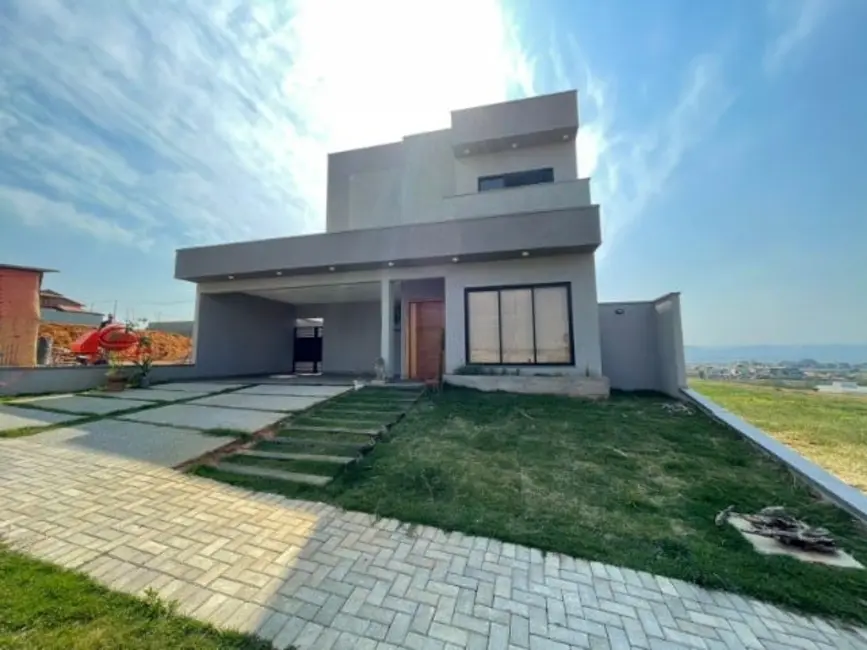 Foto 1 de Sobrado com 4 quartos à venda, 223m2 em Santa Mônica, Cacapava - SP