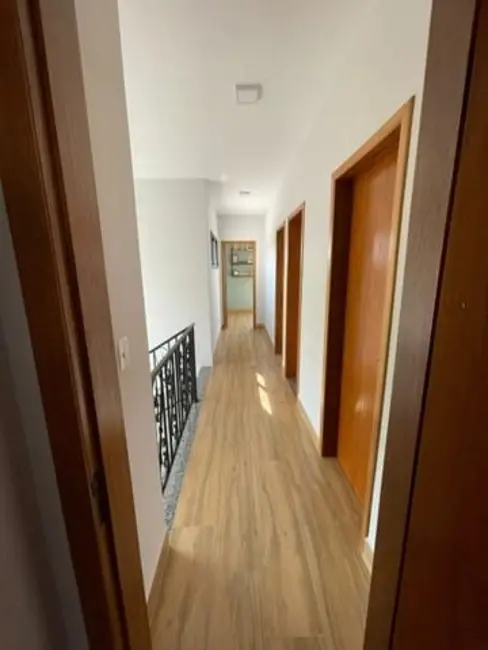 Sobrado com 4 quartos à venda, 223m2 em Santa Mônica, Cacapava - SP - imagem 9 Foto 9 de Sobrado com 4 quartos à venda, 223m2 em Santa Mônica, Cacapava - SP