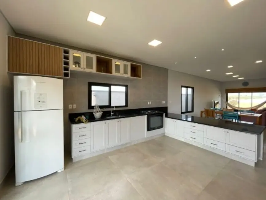 Foto 3 de Sobrado com 4 quartos à venda, 223m2 em Santa Mônica, Cacapava - SP