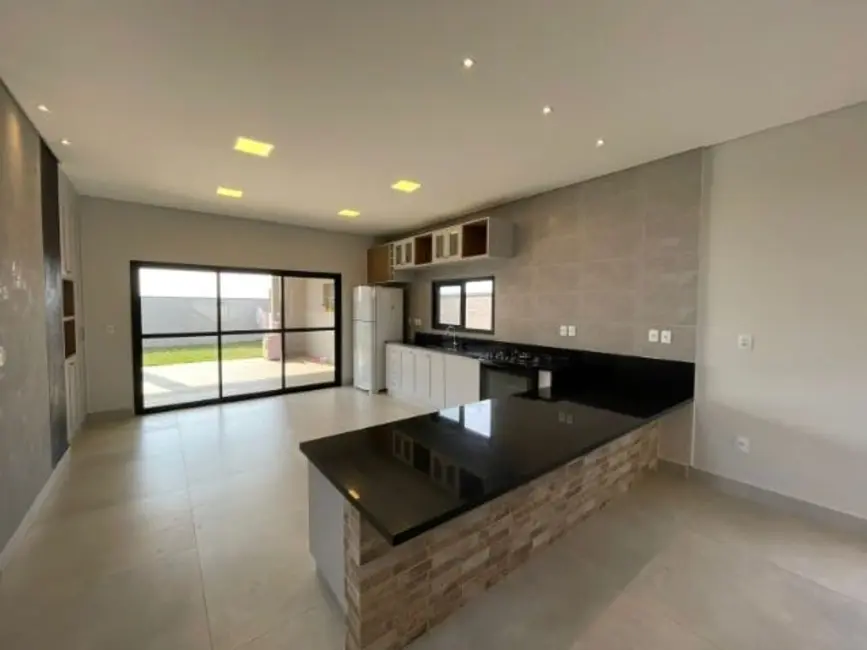 Foto 5 de Sobrado com 4 quartos à venda, 223m2 em Santa Mônica, Cacapava - SP