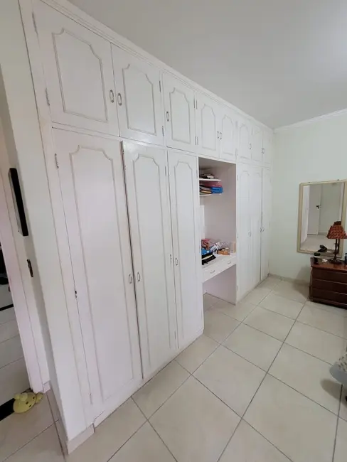 Foto 2 de Casa com 4 quartos à venda, 225m2 em Pindamonhangaba - SP