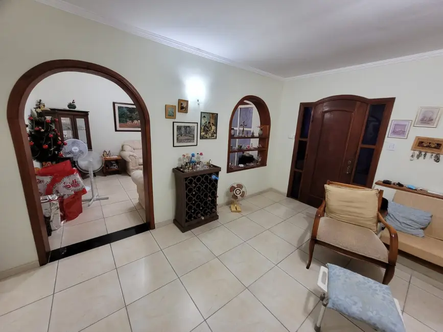 Foto 9 de Casa com 4 quartos à venda, 225m2 em Pindamonhangaba - SP