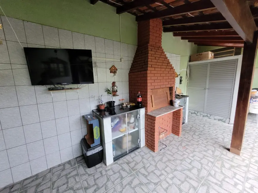 Casa com 4 quartos à venda, 225m2 em Pindamonhangaba - SP - imagem 4 Foto 4 de Casa com 4 quartos à venda, 225m2 em Pindamonhangaba - SP