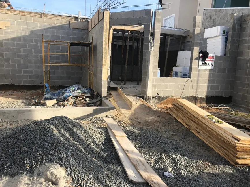 Foto 3 de Sobrado com 3 quartos à venda, 200m2 em Pindamonhangaba - SP