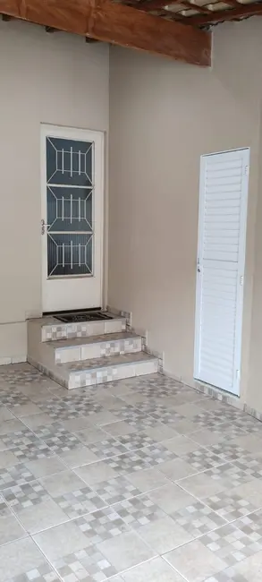 Foto 2 de Casa com 2 quartos à venda, 120m2 em Residencial Estoril, Taubate - SP