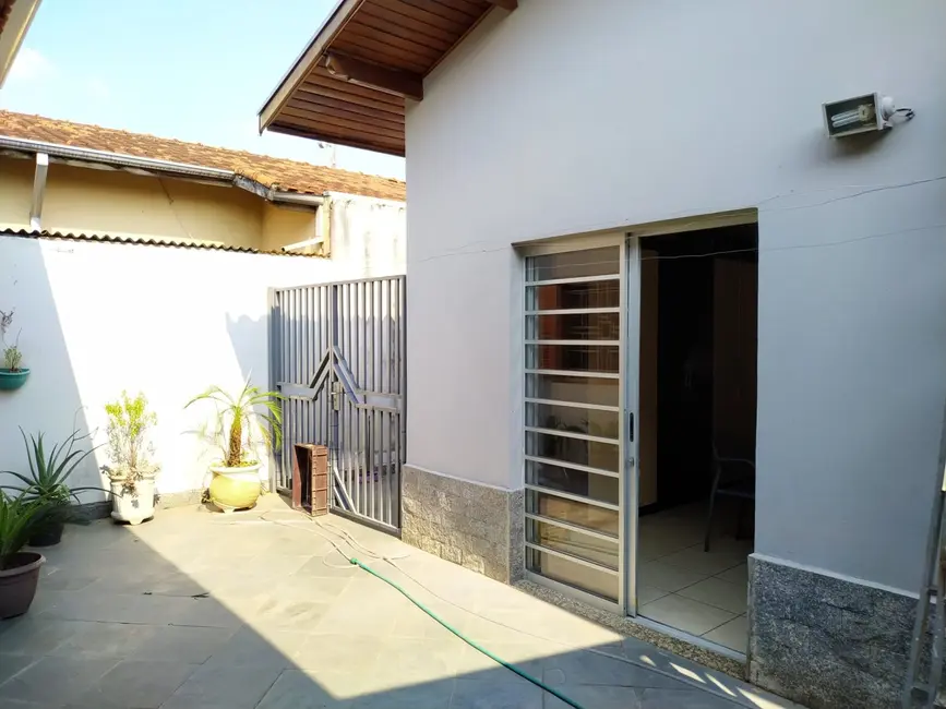 Foto 2 de Casa com 5 quartos à venda, 250m2 em Parque das Nações, Pindamonhangaba - SP