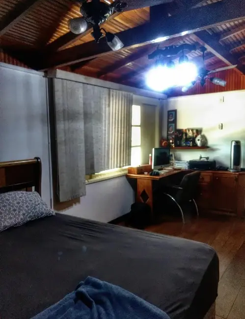 Foto 2 de Sobrado com 3 quartos à venda, 900m2 em Guaratingueta - SP