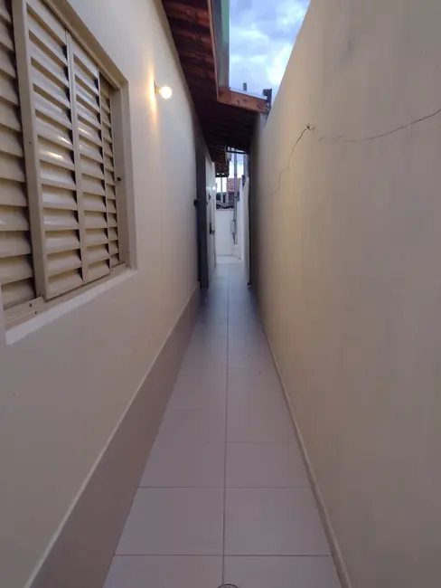 Foto 8 de Casa com 2 quartos à venda, 64m2 em Parque São Domingos, Pindamonhangaba - SP