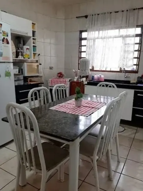 Foto 4 de Casa com 2 quartos à venda, 150m2 em Jardim Gurilândia, Taubate - SP