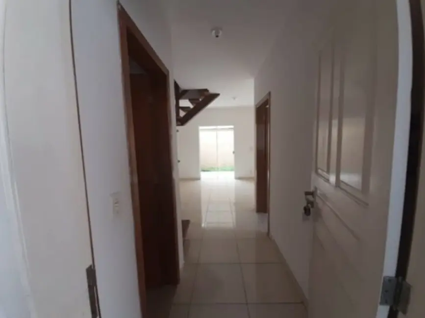 Foto 4 de Sobrado com 3 quartos à venda, 100m2 em Nossa Senhora do Perpétuo Socorro, Pindamonhangaba - SP