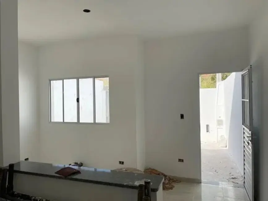 Foto 4 de Casa com 2 quartos à venda, 75m2 em Residencial Estoril, Taubate - SP