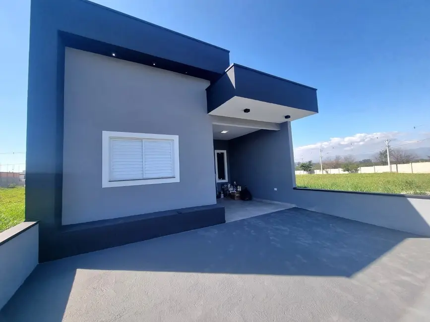 Foto 1 de Casa de Condomínio com 3 quartos à venda, 120m2 em Pindamonhangaba - SP