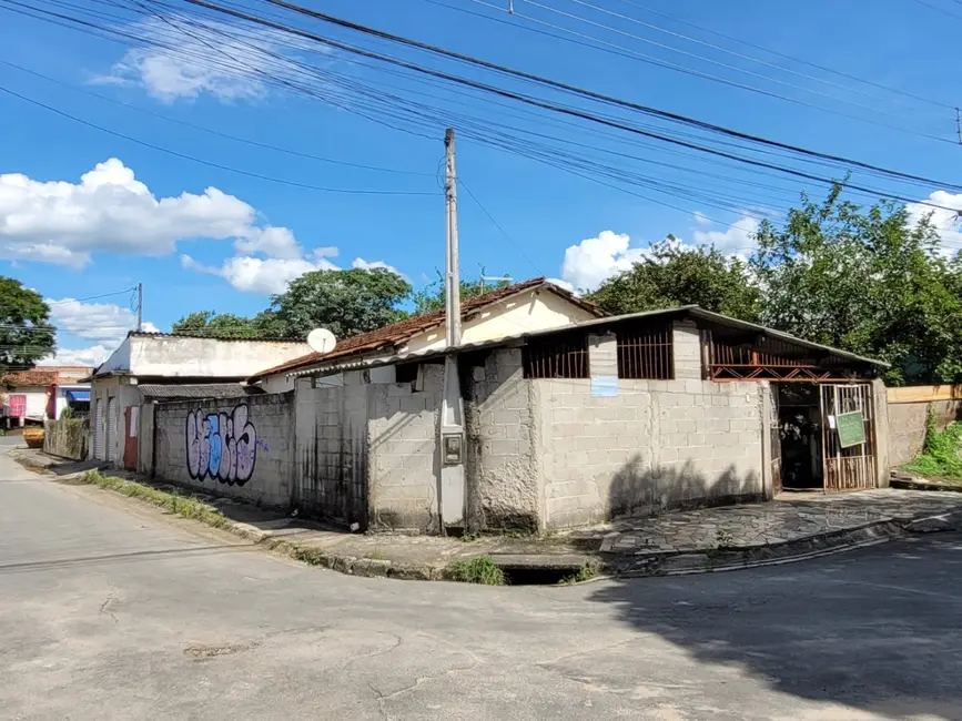 Foto 2 de Casa com 3 quartos à venda, 150m2 em Conjunto Residencial Araretama, Pindamonhangaba - SP