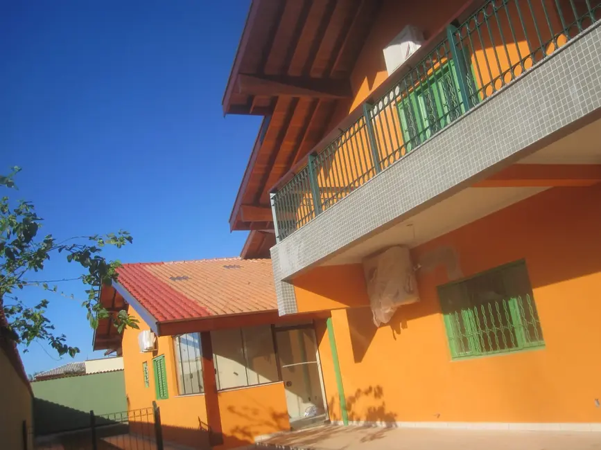 Foto 2 de Sobrado com 4 quartos à venda, 275m2 em Jardim Residencial Doutor Lessa, Pindamonhangaba - SP