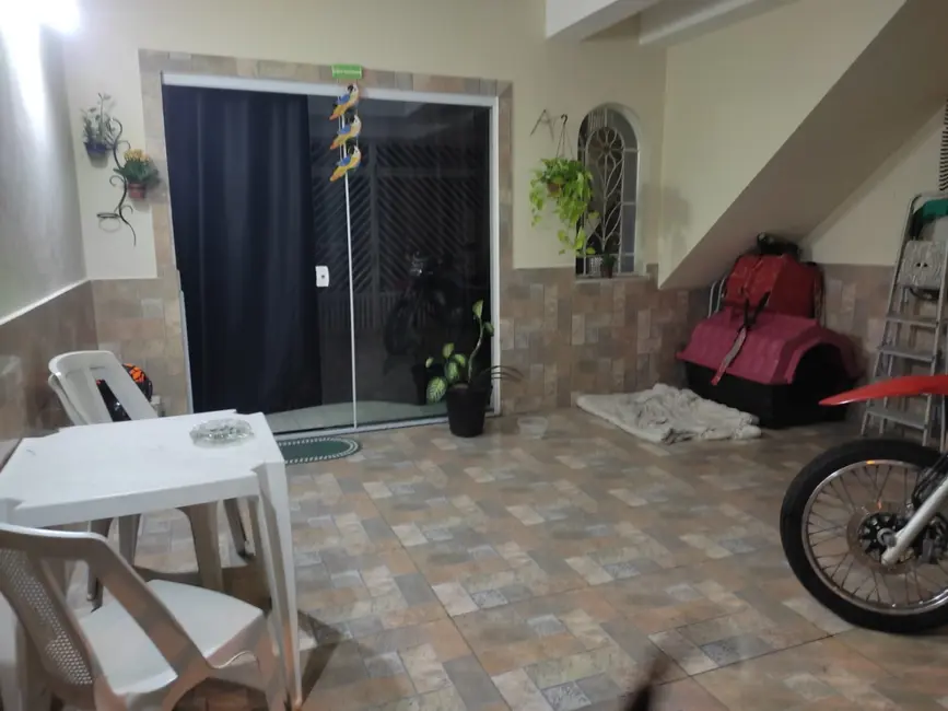 Foto 2 de Sobrado com 5 quartos à venda, 65m2 em Pedregulho, Guaratingueta - SP