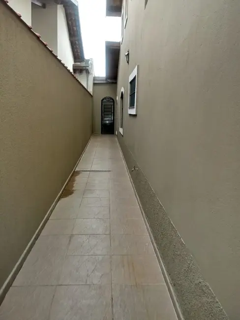 Casa com 4 quartos à venda, 218m2 em Loteamento Residencial Andrade, Pindamonhangaba - SP - imagem 2 Foto 2 de Casa com 4 quartos à venda, 218m2 em Loteamento Residencial Andrade, Pindamonhangaba - SP