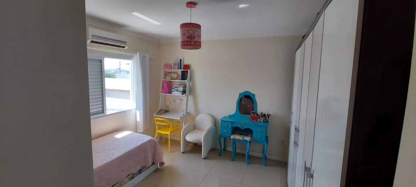 Foto 5 de Casa de Condomínio com 3 quartos à venda em Piracangaguá, Taubate - SP