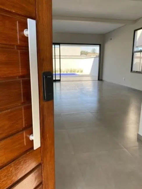 Foto 2 de Sobrado com 4 quartos à venda, 212m2 em Bairro do Grama, Cacapava - SP