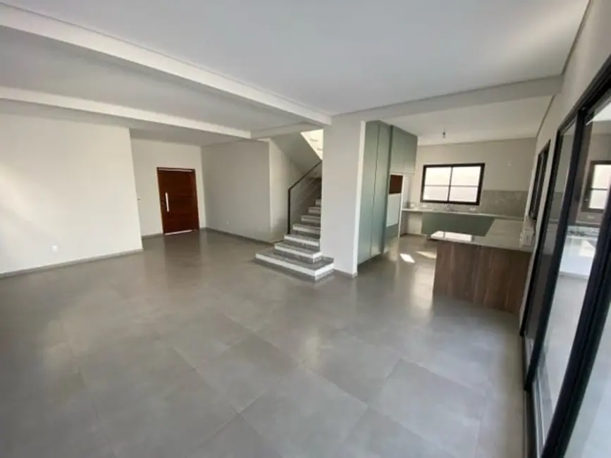 Foto 4 de Sobrado com 4 quartos à venda, 212m2 em Bairro do Grama, Cacapava - SP