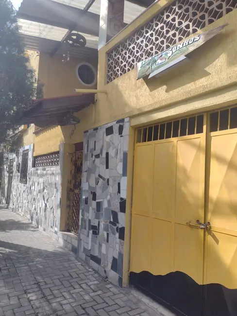 Sobrado com 3 quartos à venda, 220m2 em Aparecida - SP - imagem 1 Foto 1 de Sobrado com 3 quartos à venda, 220m2 em Aparecida - SP