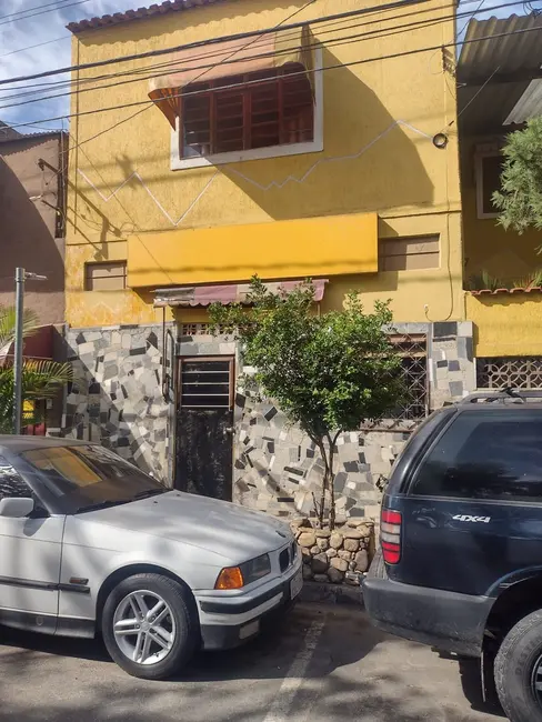 Sobrado com 3 quartos à venda, 220m2 em Aparecida - SP - imagem 2 Foto 2 de Sobrado com 3 quartos à venda, 220m2 em Aparecida - SP