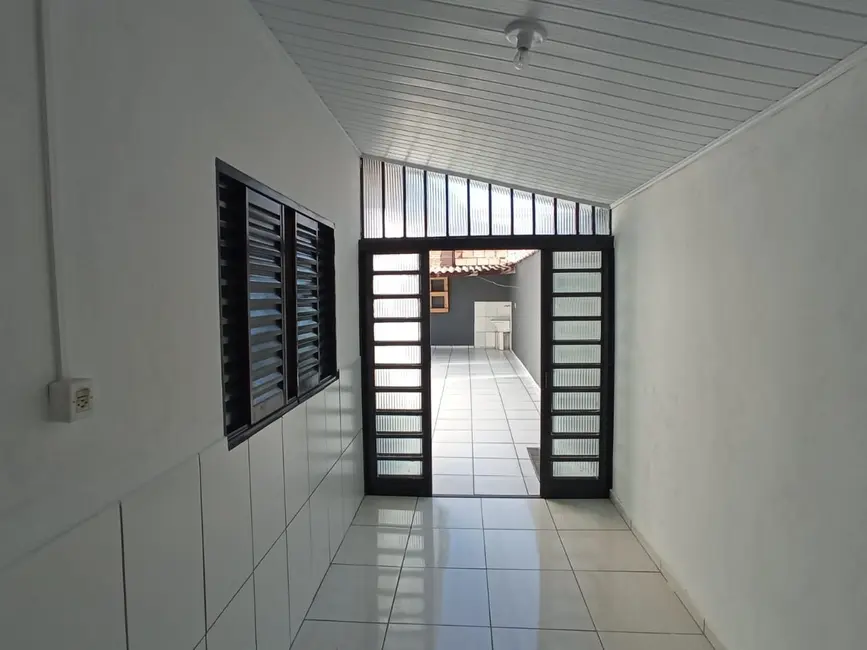 Foto 1 de Casa com 2 quartos à venda, 112m2 em Residencial Mantiqueira, Pindamonhangaba - SP