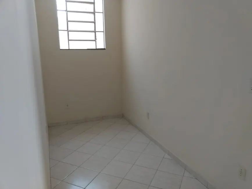 Foto 2 de Sobrado com 4 quartos para alugar, 150m2 em Centro, Pindamonhangaba - SP