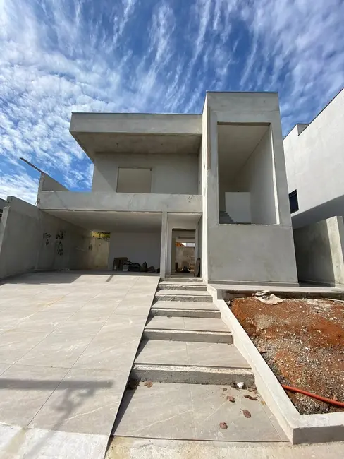 Foto 1 de Sobrado com 3 quartos à venda, 163m2 em Caçapava Velha, Cacapava - SP