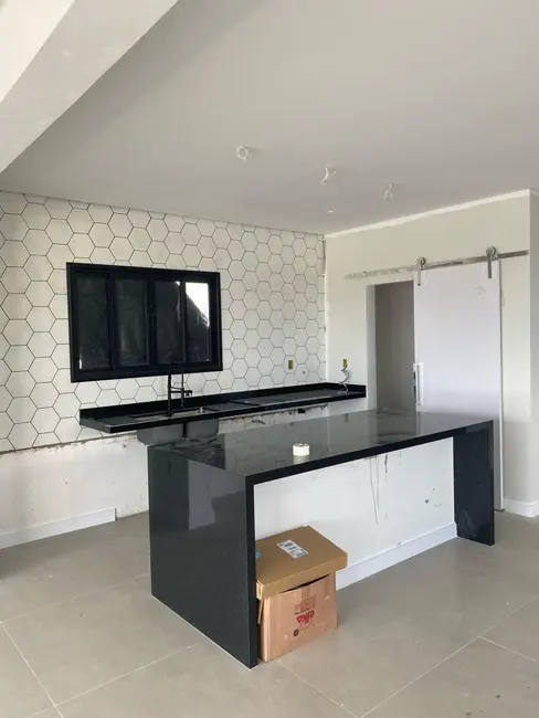 Foto 3 de Casa de Condomínio à venda, 262m2 em Chácaras Cataguá, Taubate - SP