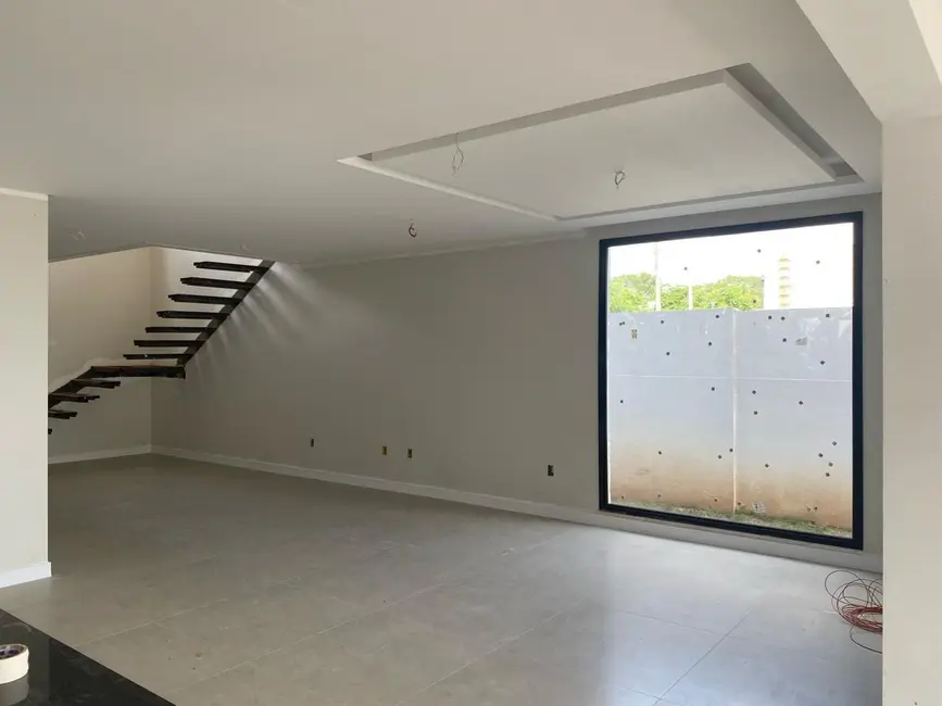 Foto 4 de Casa de Condomínio à venda, 262m2 em Chácaras Cataguá, Taubate - SP