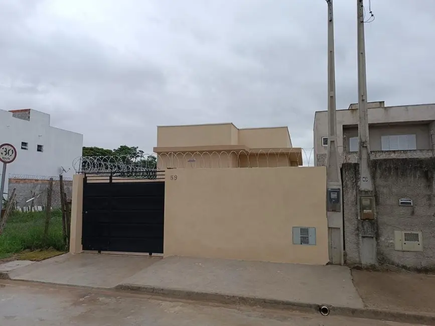 Foto 1 de Casa com 2 quartos à venda, 67m2 em Taubate - SP