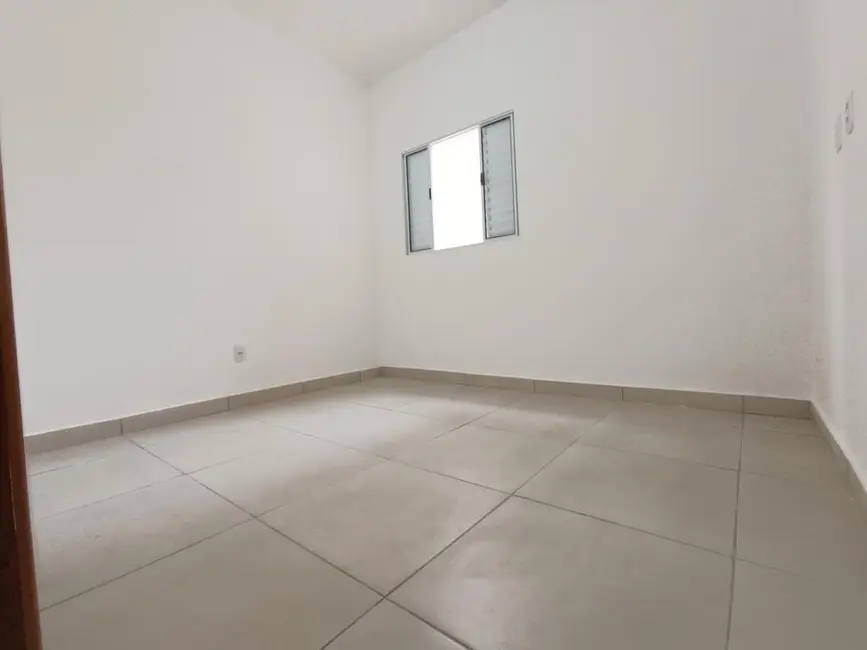 Foto 3 de Casa com 2 quartos à venda, 67m2 em Taubate - SP