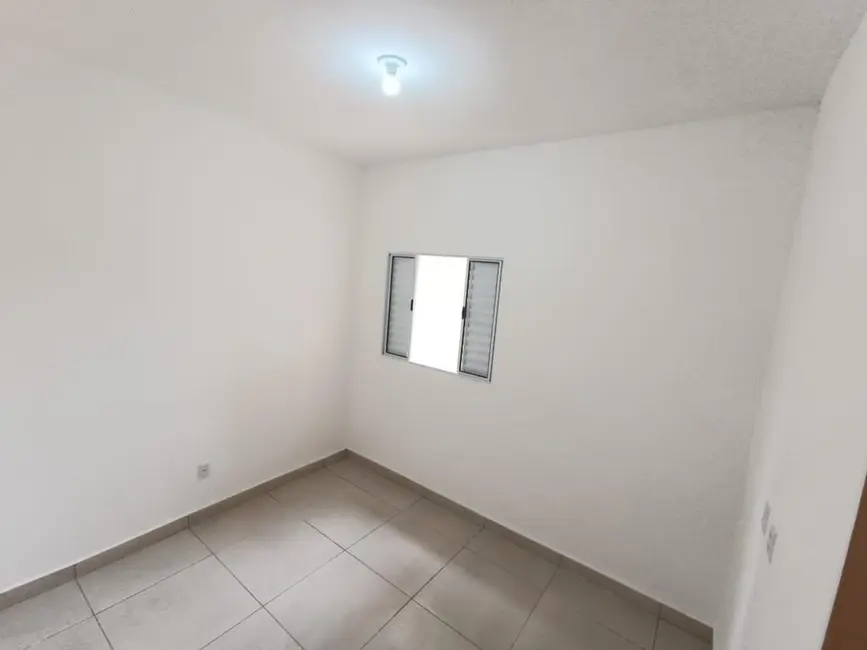 Foto 2 de Casa com 2 quartos à venda, 67m2 em Taubate - SP