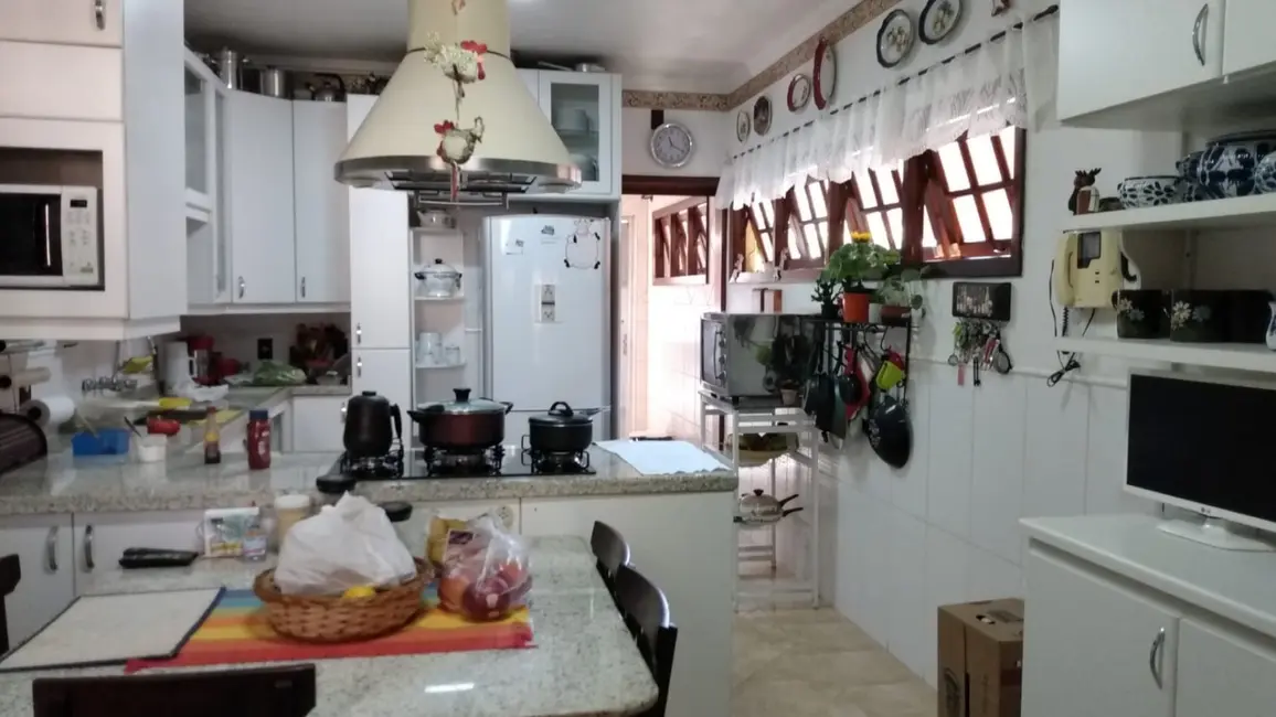 Foto 5 de Casa com 4 quartos à venda, 300m2 em Jardim Independência, Taubate - SP