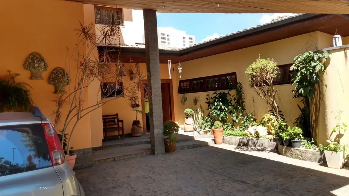Foto 1 de Casa com 4 quartos à venda, 300m2 em Jardim Independência, Taubate - SP