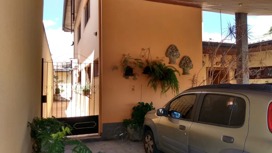 Foto 2 de Casa com 4 quartos à venda, 300m2 em Jardim Independência, Taubate - SP
