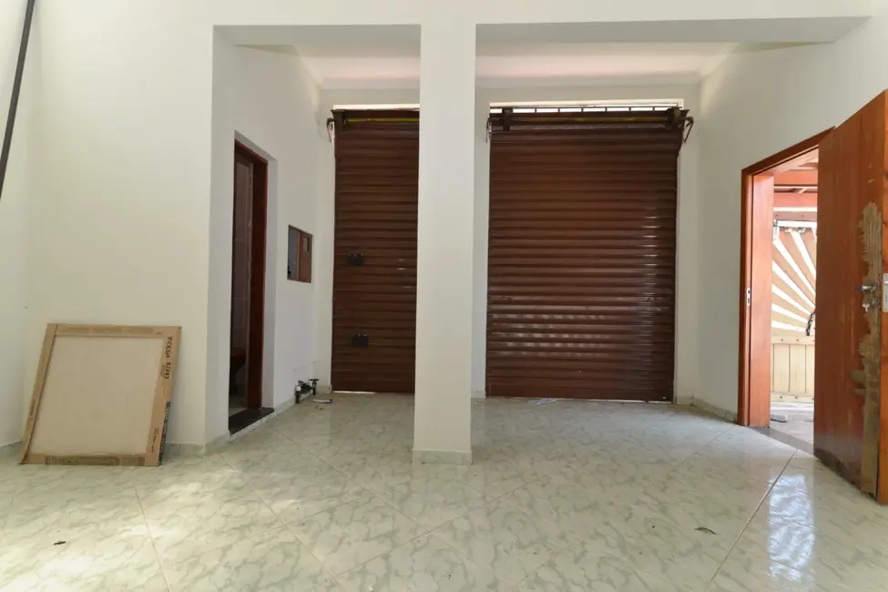 Foto 2 de Casa com 2 quartos à venda, 220m2 em Chácara São Silvestre, Taubate - SP