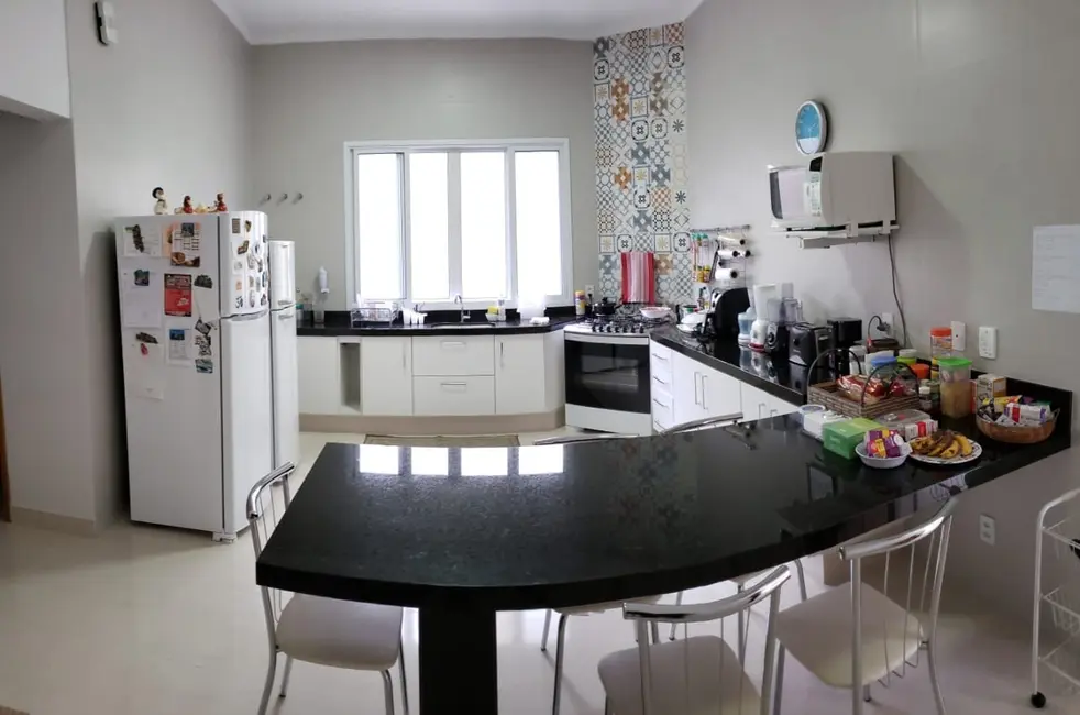 Casa de Condomínio com 3 quartos à venda, 357m2 em Socorro, Pindamonhangaba - SP - imagem 4 Foto 4 de Casa de Condomínio com 3 quartos à venda, 357m2 em Socorro, Pindamonhangaba - SP