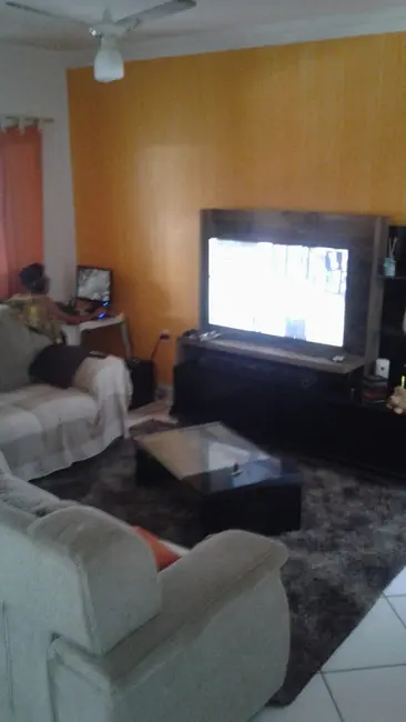 Sobrado com 2 quartos à venda, 250m2 em Aparecida - SP - imagem 4 Foto 4 de Sobrado com 2 quartos à venda, 250m2 em Aparecida - SP